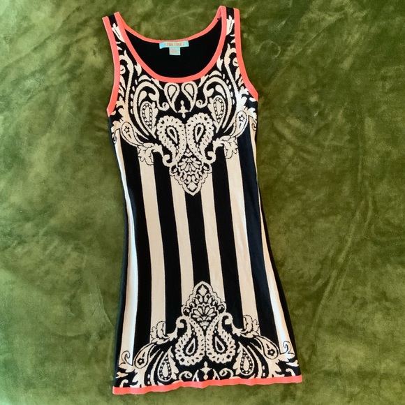 Flying Tomato Sleeveless Bodycon Dress - Picture 2 of 9